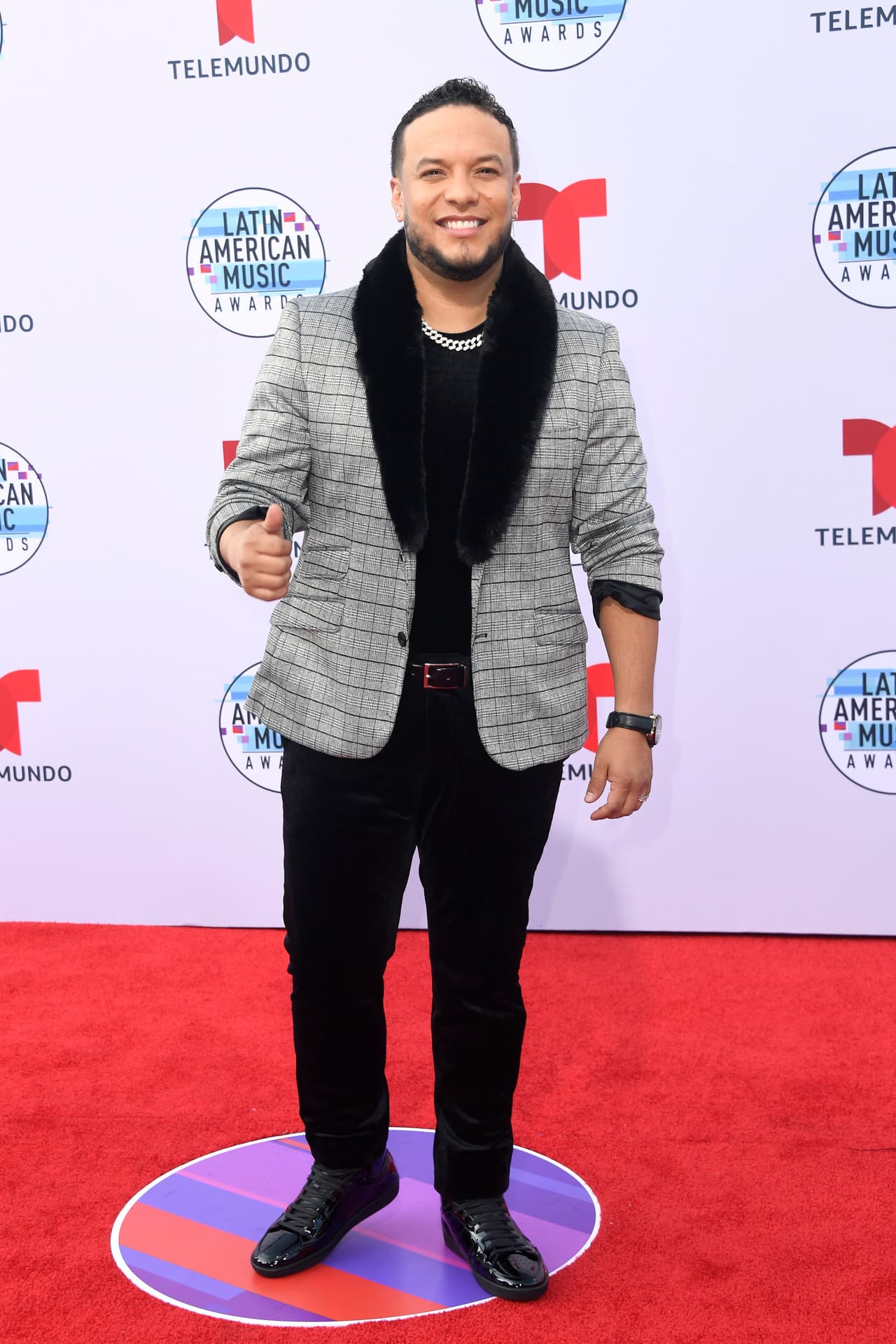 "No para nada, todos los capitulos de la vida se cierran y definitivamente ya estaba listo para 
<b><a href="https://www.univision.com/famosos/tono-lizarraga-recomienda-a-lorenzo-mendez-que-madure-y-asegura-que-ya-no-tienen-ningun-tipo-de-relacion-fotos" target="_blank">cerrar esa etapa</a></b> de mi vida", dijo.