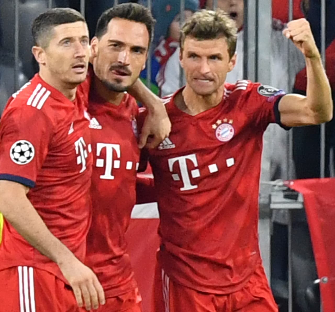 Mats Hummels fue el encargado de poner el 1-0 para los bávaros con un cabezazo en el área tras centro de Arjen Robben desde la banda derecha.