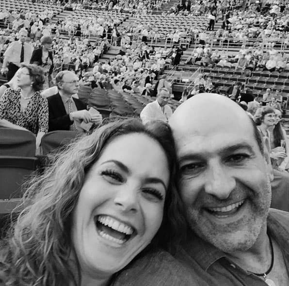 Pero, ¿quién es este galán que le robó el corazón a Lucero?