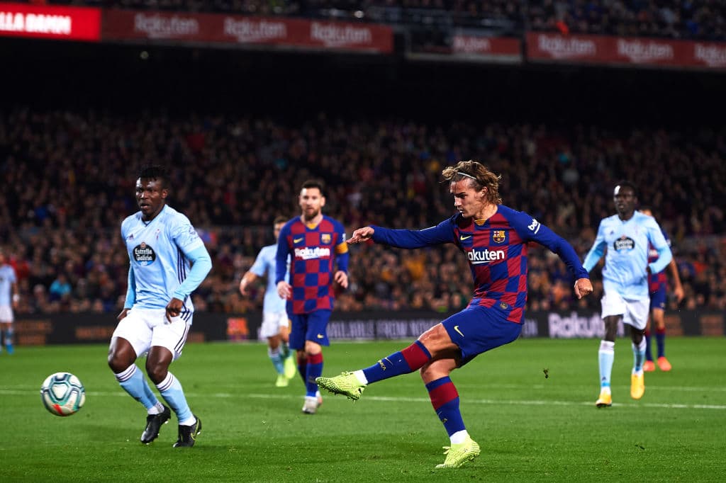 Con triplete de Lionel Messi y gol de sergio Busquets, el Barcelona gana y vuelve a tomar la cima del torneo.