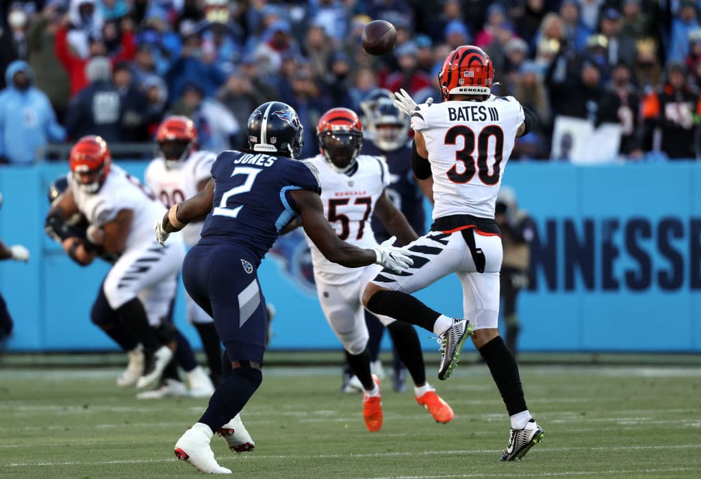 Las defensas hacen su partido esta noche, pero es la defensa de los Bengals la que pega al final y los visitantes terminan venciendo 19-16 a los Tennessee Titans.
