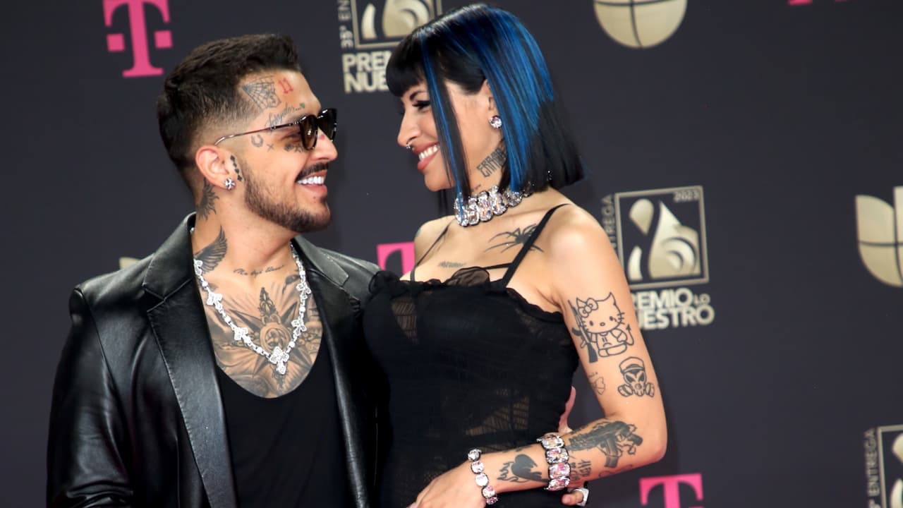 Christian Nodal y Cazzu en Premio Lo Nuestro 2023