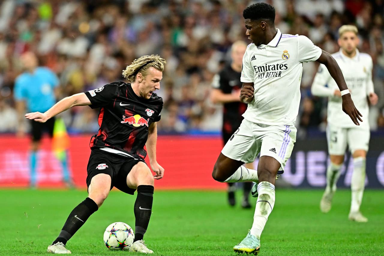 Real Madrid 2-0 Leipzig. Goles en la recta final de Fede Valverde y Marco Asensio para debutar en casa con victoria ante el equipo alemán.