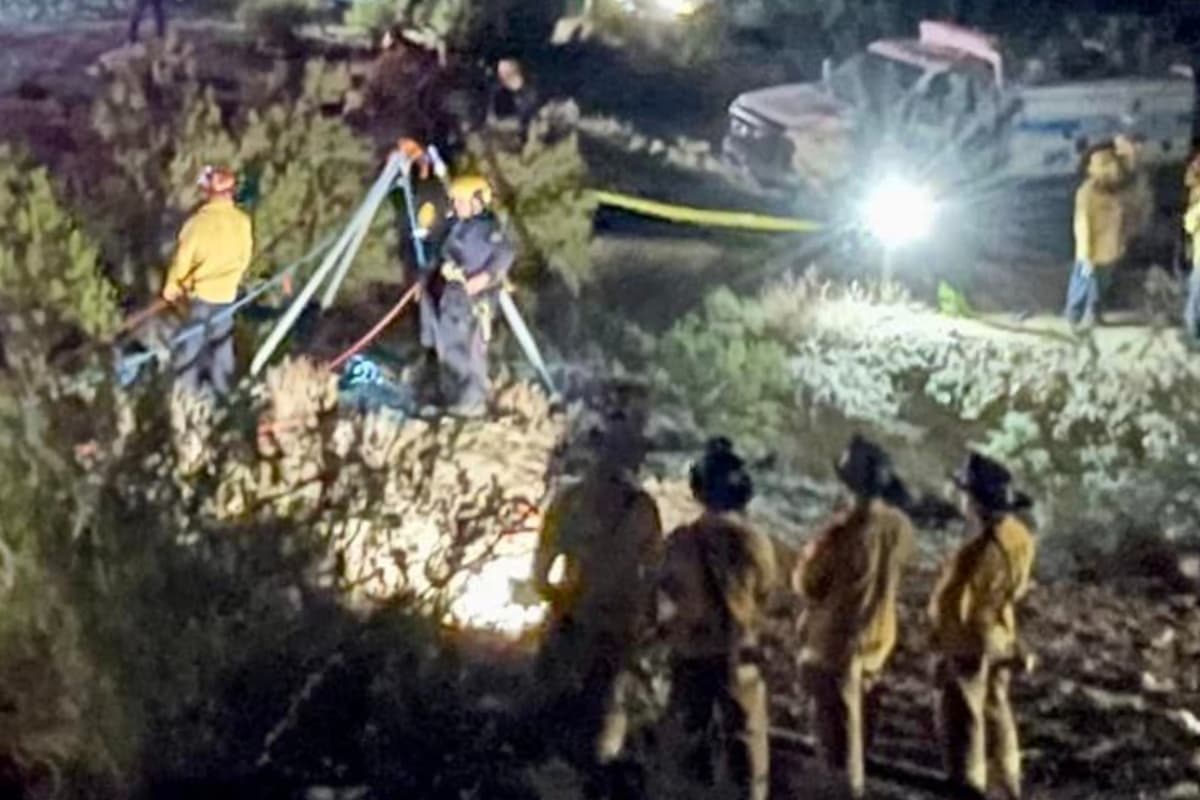 KCFD explicó que al parecer lo que sucedió es que un grupo de amigos disfrutaban de su tiempo al aire libre, uno de ellos cayó en el pozo de mina invisible, mientras otros dos intentaron rescatarlo, cayeron y no pudieron salir.