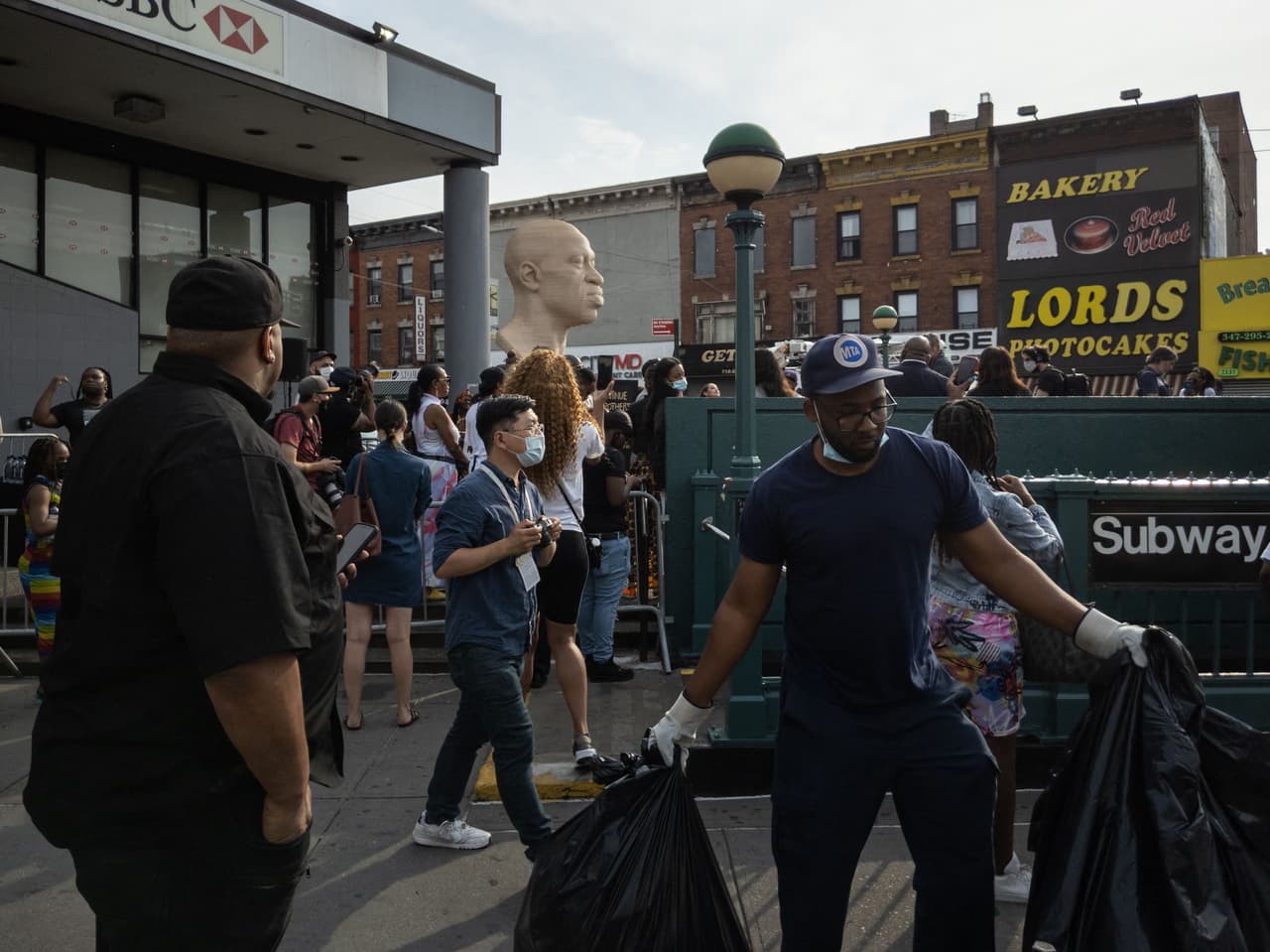 Biden firmó la ley la tarde de este jueves luego que un día antes la Cámara de Representantes aprobara el proyecto de ley.