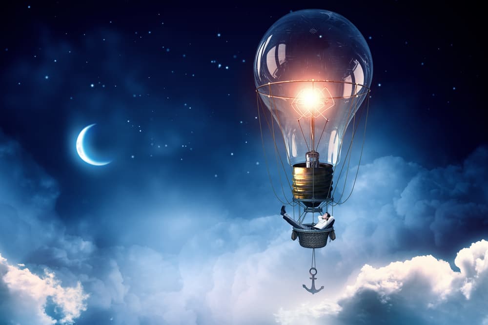 <b>Piscis. </b>
<br>Es el más soñador de los signos zodiacales, se dice que viven “con la cabeza y los pies en las nubes”. Amantes de la poesía, el arte, todo lo relativo a la música y al mundo del subconsciente. Tienden a recluirse y en la soledad se alimentan y recargan sus baterías.