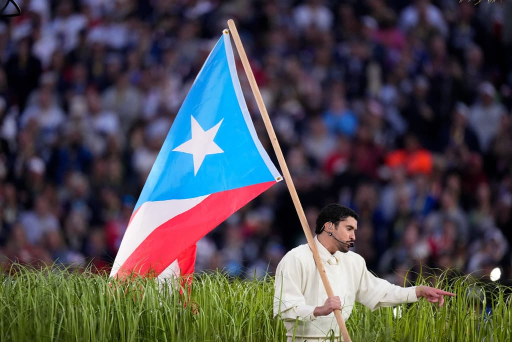 Bad Bunny lleva la historia y cultura de Puerto Rico a un revolucionario show de medio tiempo de la Super Bowl