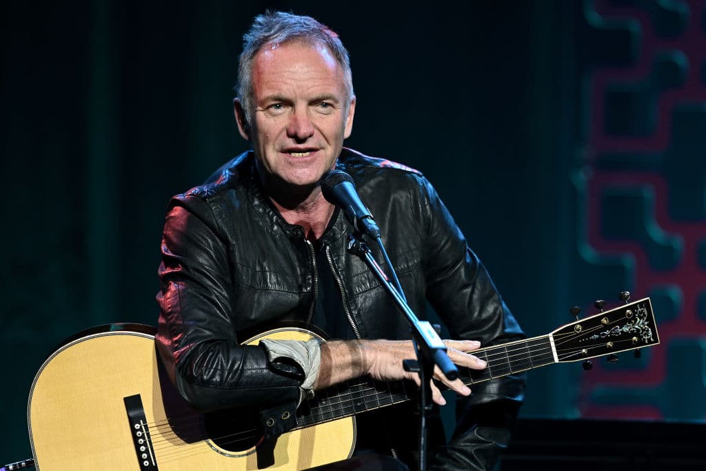 Sting ha dicho en entrevistas que si alguno de sus seis hijos necesitan de su ayuda, la recibirá, pero que prefiere que ellos mismos se ganen la vida, por lo que no les heredará su fortuna.
