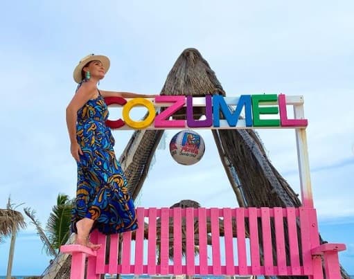 <b>Elizabeth Álvarez</b>
<br>Es otra famosa a la que le encanta disfrutar de las playas mexicanas en compañía de su familia.