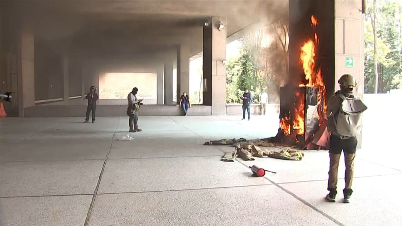 Así lucen daños en edificio de la Secretaría de Educación en México tras una jornada de protestas