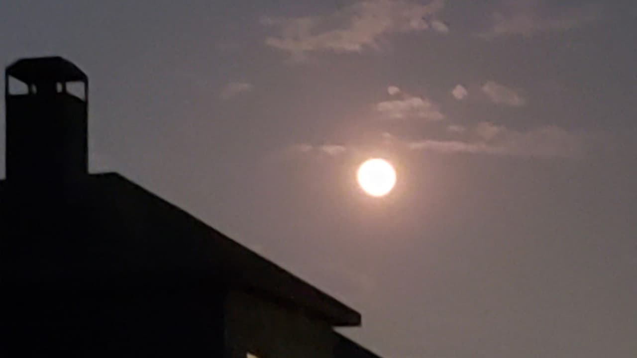 En países de Asia se espera que vean la luna el 8 de abril pero en EEUU se puede observar este 7 de abril.