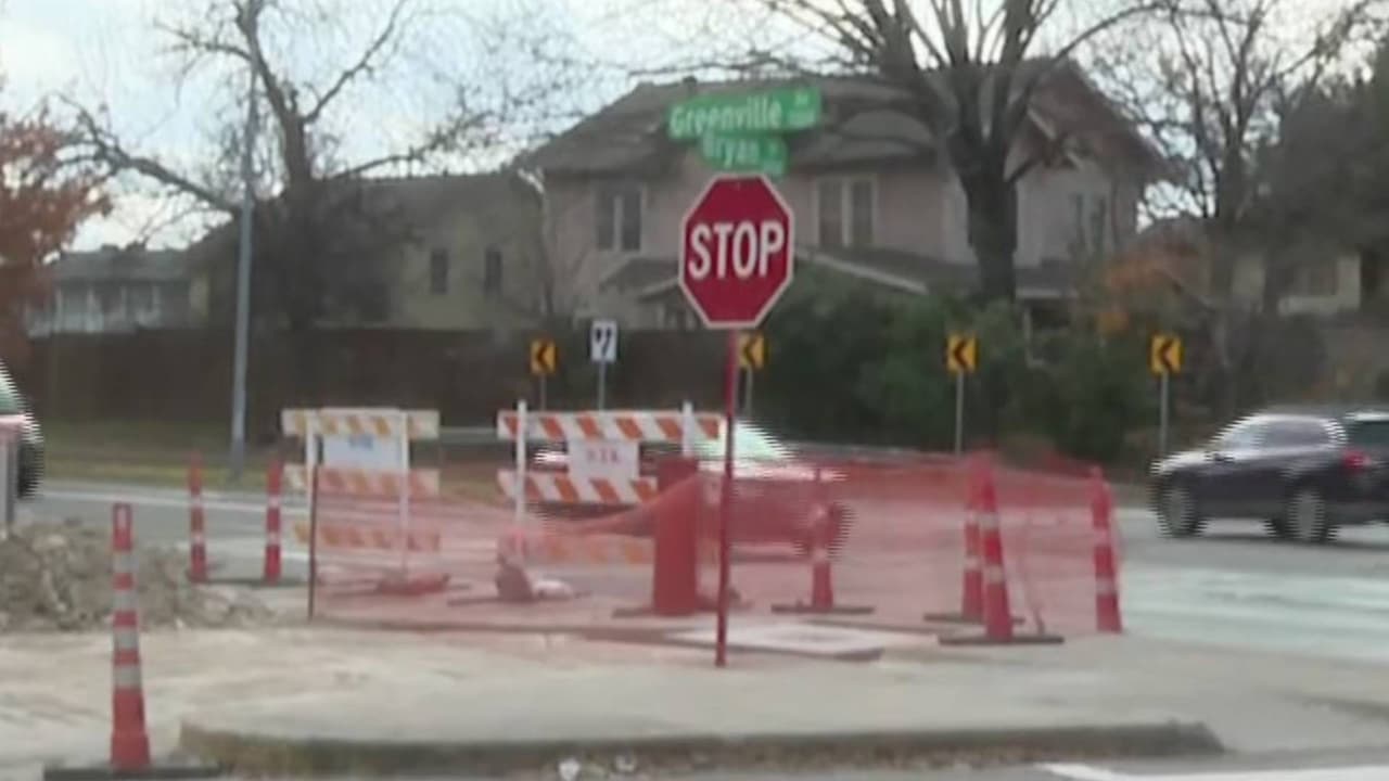 Hombre se atrinchera más de siete horas en su auto tras dispararle a un perro en Dallas