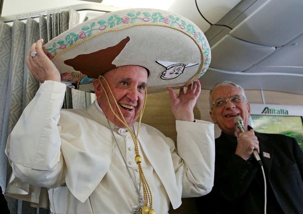 El papa Francisco y su sombrero de charro