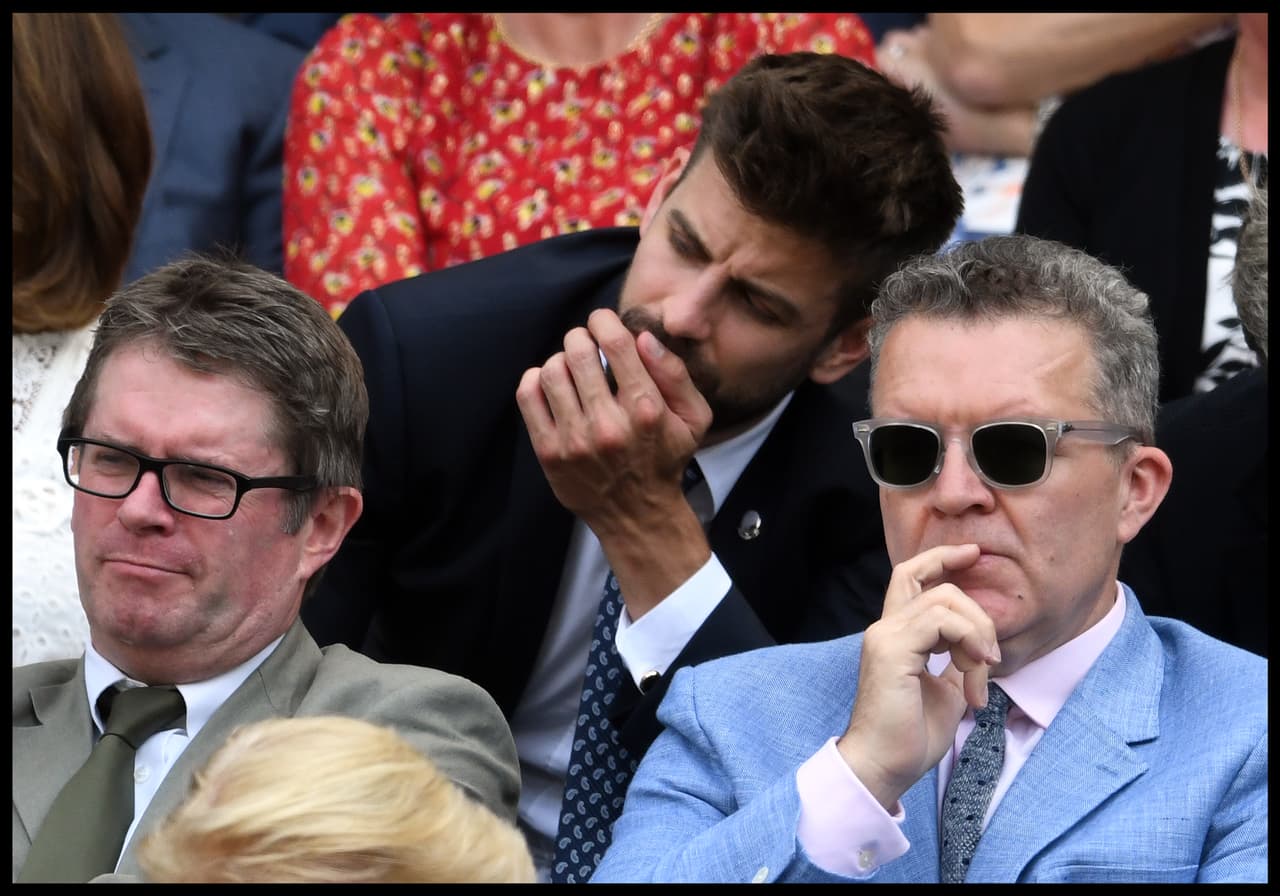 Ambos comparten una gran afición al tenis ya que es habitual ver a la madre de la futura reina asistir a este torneo y, según su hija
<b>Pippa Middleton</b>, su favorito es Federer. "
<a href="https://mx.hola.com/realeza/2018070423082/kate-middleton-ausencia-wimbledon-familia/">Es el amor de mi mamá</a>", dijo en un documental de la
<a href="http://www.bbc.com/">BBC</a>.