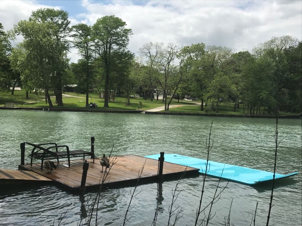 El costo de alquilar una cabaña va de $99 a $245 por día, pero el precio incluye la entrada para 8 personas.
<br>
<br>Estos precios varían según el día y la temporada. Los días de semana durante el otoño o la primavera son menos costosos y los fines de semana festivos en el verano son más caros.