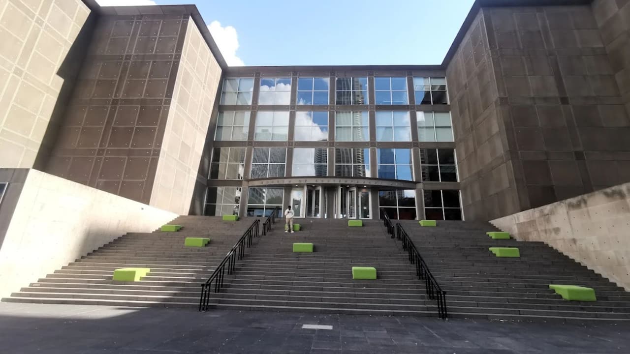 Creatividad, fútbol y diversión para los pequeños. El 10 de mayo, el 'Museum of Contemporary Art' ofrece entrada gratis para un evento familiar.
<br>Con la temática "Playoffs", el MCA ofrece un día lleno de juego y movimiento para niñas y niños. Habrá actividades gratuitas que mezclan arte y deporte para estimular su imaginación.
<br>