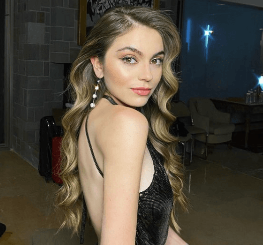 Al igual que su madre, Sofía es actriz y está abriéndose camino por sí misma.