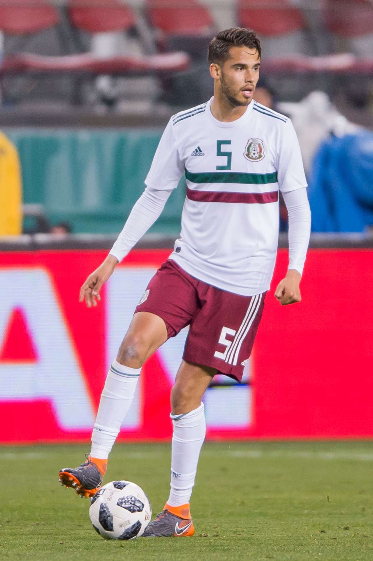 <b>Diego Reyes </b>(F.C. Porto)