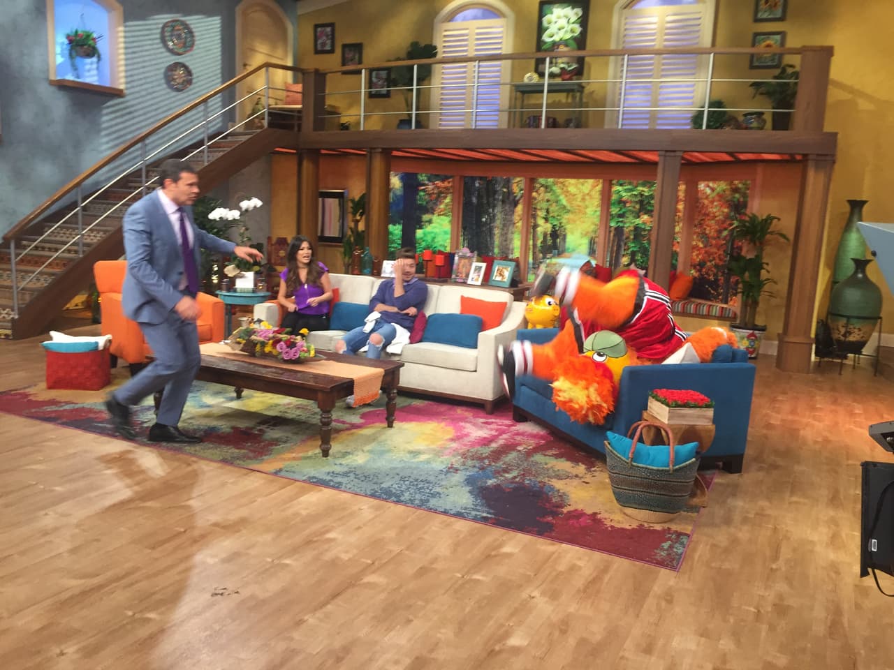 Incluso le mostró todas las acrobacias que podía hacer y lo divertido que la pasarían.