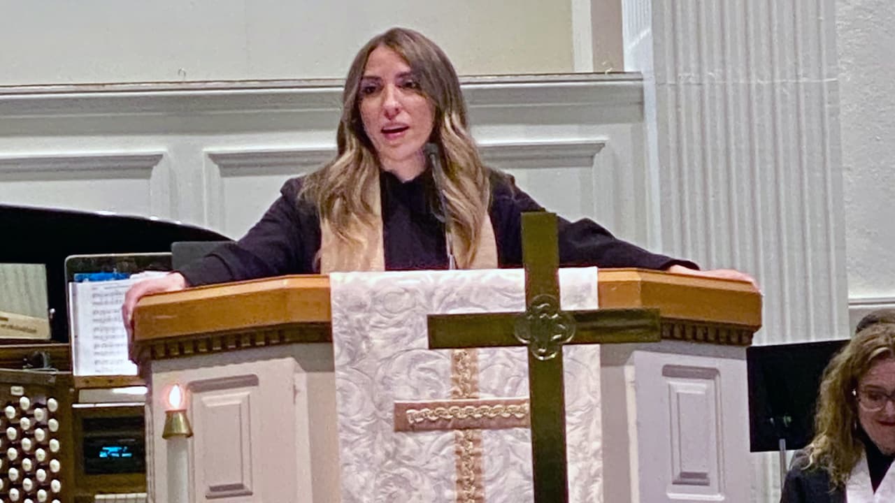 La madre de Victoria es de Hermosillo, en México, y su padre es estadounidense.