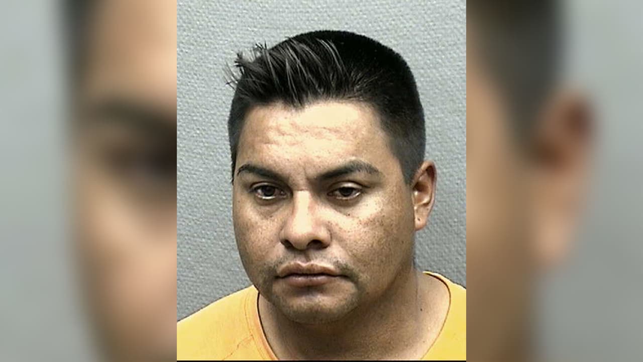 Hevert Aldna de 44 años. Acusado de indecencia con contacto y agresión sexual en contra de un menor de edad. Última ubicación conocida: Houston, Texas.