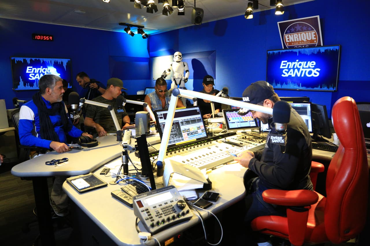 Después de 7 años ausentes de los escenerios, Los Orishas regresan a presentarse en Miami, pero primero no podía faltar una visita al Enrique Santos Show.