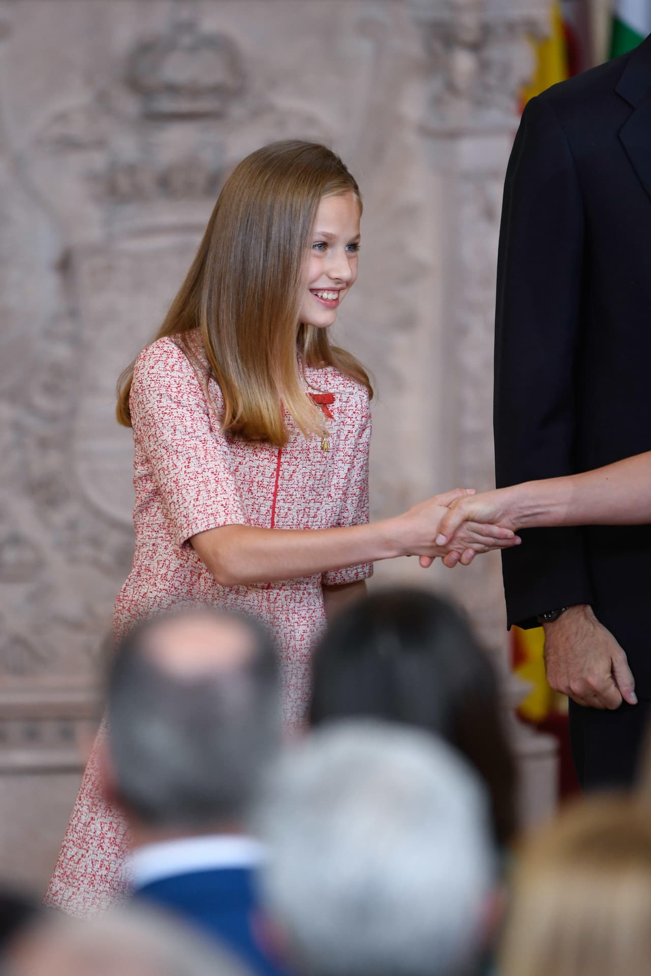 Sin embargo, ya ha hablado frente al público, el 31 de octubre de 2018 leyó el primer artículo de la Carta Magna, durante el 40 aniversario de la Constitución.