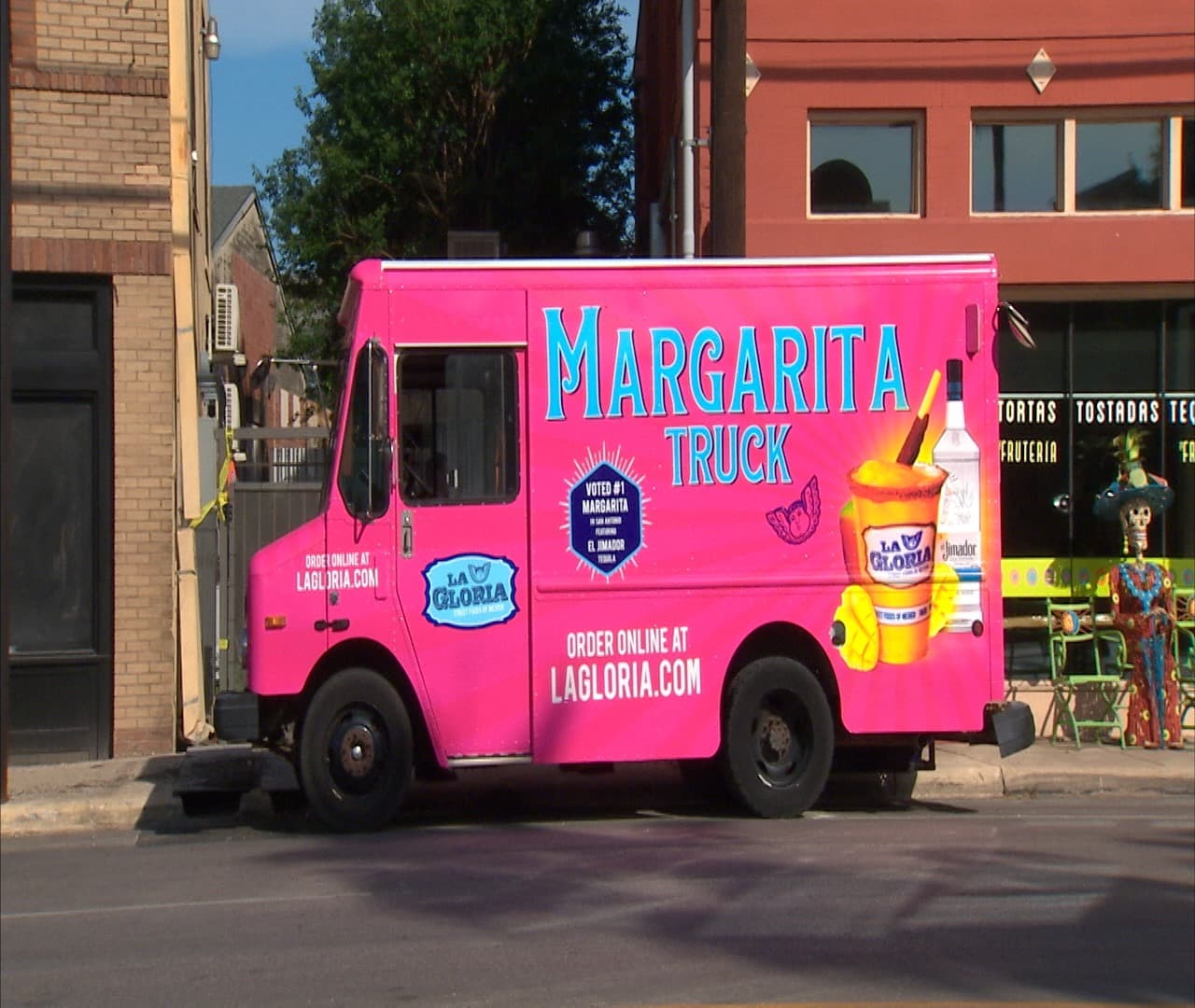 Crean servicio para los que quieran tomar margaritas sin exponerse al coronavirus