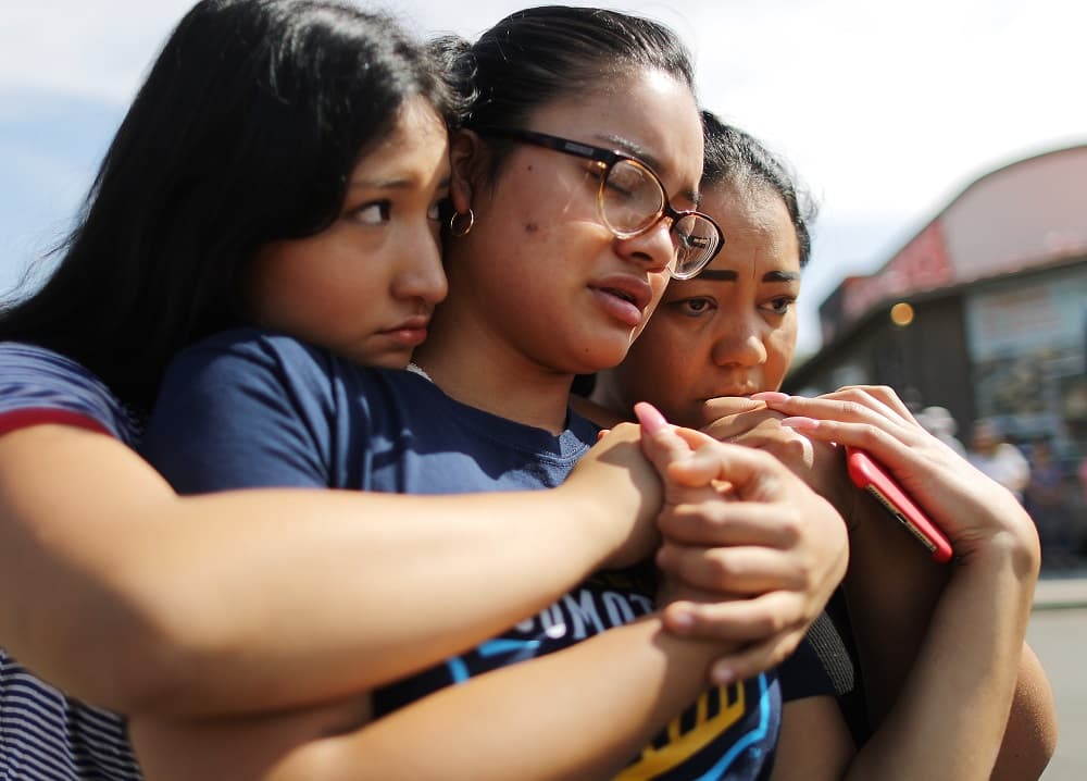 "No te imaginas que vas a estar rezando por tu propia ciudad": El Paso se une para llorar a las víctimas del tiroteo