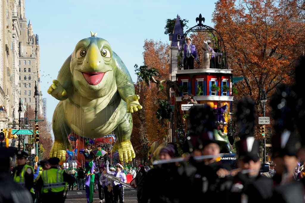 Uno de los globos que hará su debut en esta 97 edición del desfile de Macy 's es el de el lagarto Leo, un personaje emanado de una película de Netflix.