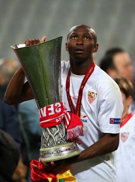 5. COPA UEFA EUROPA LEAGUE. Excélsior destaca que, aunque esta competencia no está por encima de la Champions, los equipos ganadores se hacen de hasta 12 millones de dólares al final del torneo.