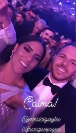 La pareja disfrutó de la fiesta, juntos bailaron y cantaron los grandes éxitos de la música latina.