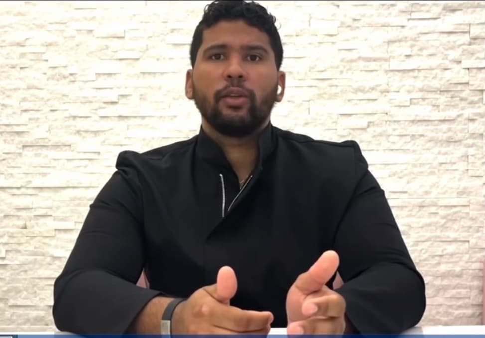 Si bien hasta el momento no ha representado una atención de urgencia, el
<a href="https://www.univision.com/temas/medicina">doctor</a> César Bonilla explica que estas malformaciones, además de causar asimetrías y deformidades,
<b> “una lesión que provoque su ruptura puede provocar una severa hemorragia que provoque su muerte”. </b>
<br>