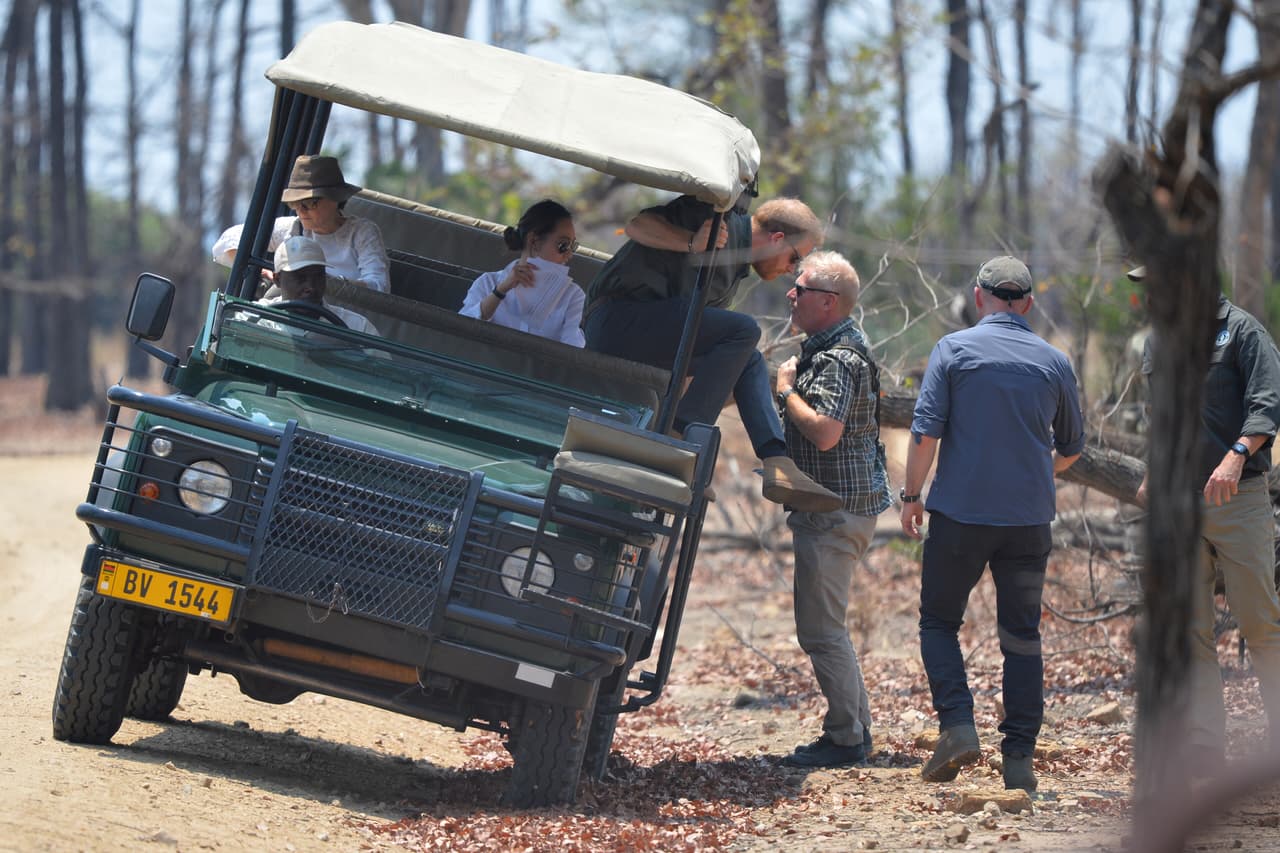 El 
<b>príncipe Harry</b> asumió este lunes 30 de septiembre un nuevo reto, sin dejar atrás sus actividades por la 
<b><a href="https://www.univision.com/famosos/muy-conmovido-el-principe-harry-vuelve-al-lugar-donde-pudo-escapar-de-todo-tras-la-muerte-de-su-madre-video" target="_blank">gira que realiza por África.</a></b>