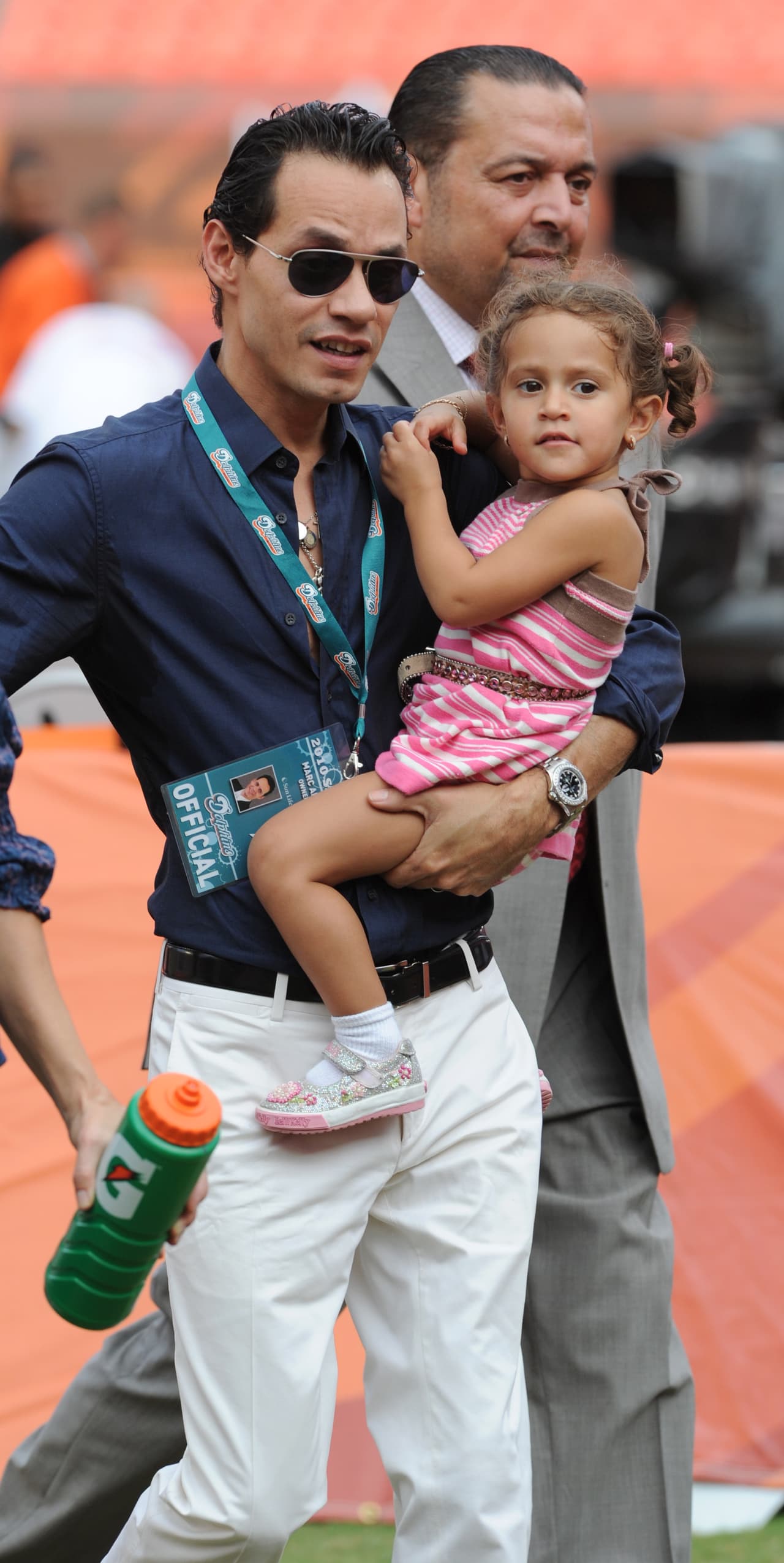 Mientras que los fans del puertorriqueño Marc Anthony han considerado que es notorio el parecido físico que Emme tiene con su padre.