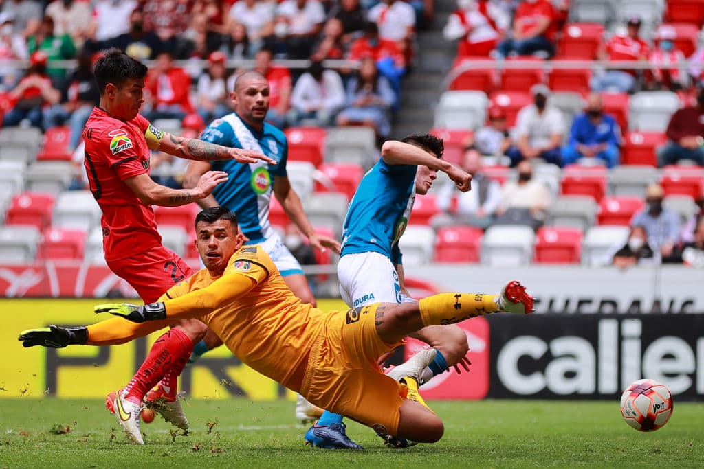 Con goles de Kevin Castañeda y Valber Huerta, el Toluca logró un victoria importante en casa por 2-1 ante el Puebla, que descontó con un gol de Israel Reyes.