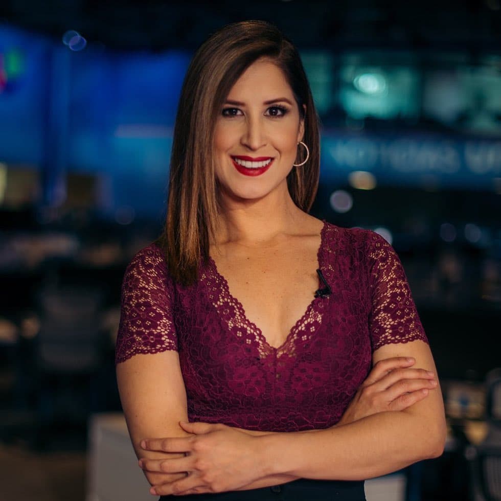 Alegre y sonriente como es, Elyangelica González nos regala esta imagen desde nuestra redacción, y la acompaña con un mensaje sobre la importancia de enfocarse en lo que suma.