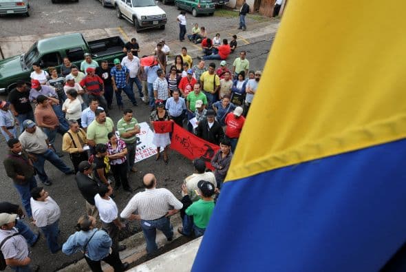 Los cancilleres de Argentina, Bolivia, Colombia, Chile, Paraguay, Perú, Uruguay y Venezuela y los delegados de Brasil y Guayana, ratificaron en Quito su condena al intento golpista en Ecuador y anticiparon su intención de elaborar un estatuto para afrontar este tipo de fenómenos.