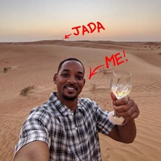 <b>6. En pareja. </b>Will viajó con su esposa Jada al desierto árabe y celebró su viaje con una divertida escena. Will y ella disfrutaron, de muy lejos, un buen vino.