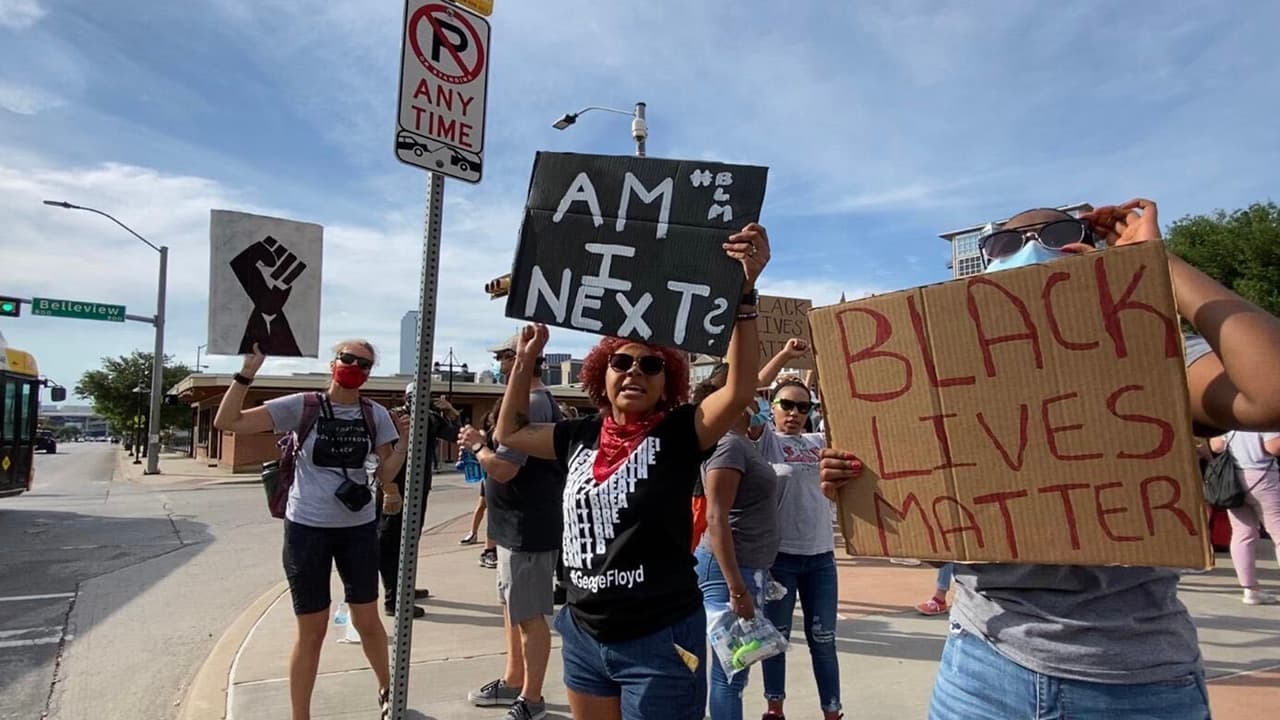 Las manifestaciones transcurrieron en medio de la incertidumbre económica y laboral derivada de la pandemia por el coronavirus.