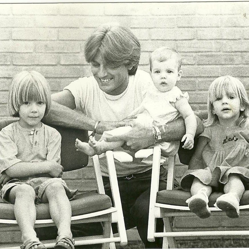 Este 11 de marzo Federico volvió a escribir en su Twitter, para no dejar pasar el cumpleaños de su padre: “#SergioDenisvive Feliz cumpleaños papá. 70. Te amamos, tus hijos”, junto a esta foto.