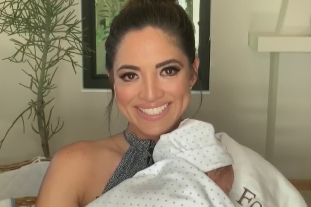 Han pasado casi dos meses desde que el 22 de abril
<b><a href="https://www.univision.com/shows/el-break-de-las-7/carta-a-ford-todos-los-deseos-de-pamela-silva-para-su-bebe-que-no-pudo-escribirle-durante-el-embarazo-video" target="_blank">Pamela Silva se convirtió en madre</a></b> por primera vez.
<br>