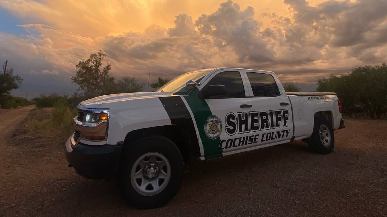 Gravemente herido termina un agente de condado de Cochise durante una persecución