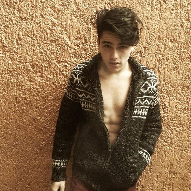 Tiene un gusto enorme por el cabello desalineado, pero que encuentra forma en la irregularidad.