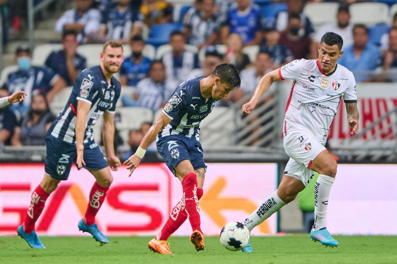 Rayados de Monterrey tuvo un partido muy gris y apenas pudo sacar un punto ante un Atlas que tampoco generó opciones pese a quedarse con un hombre más en gran parte del segundo tiempo.