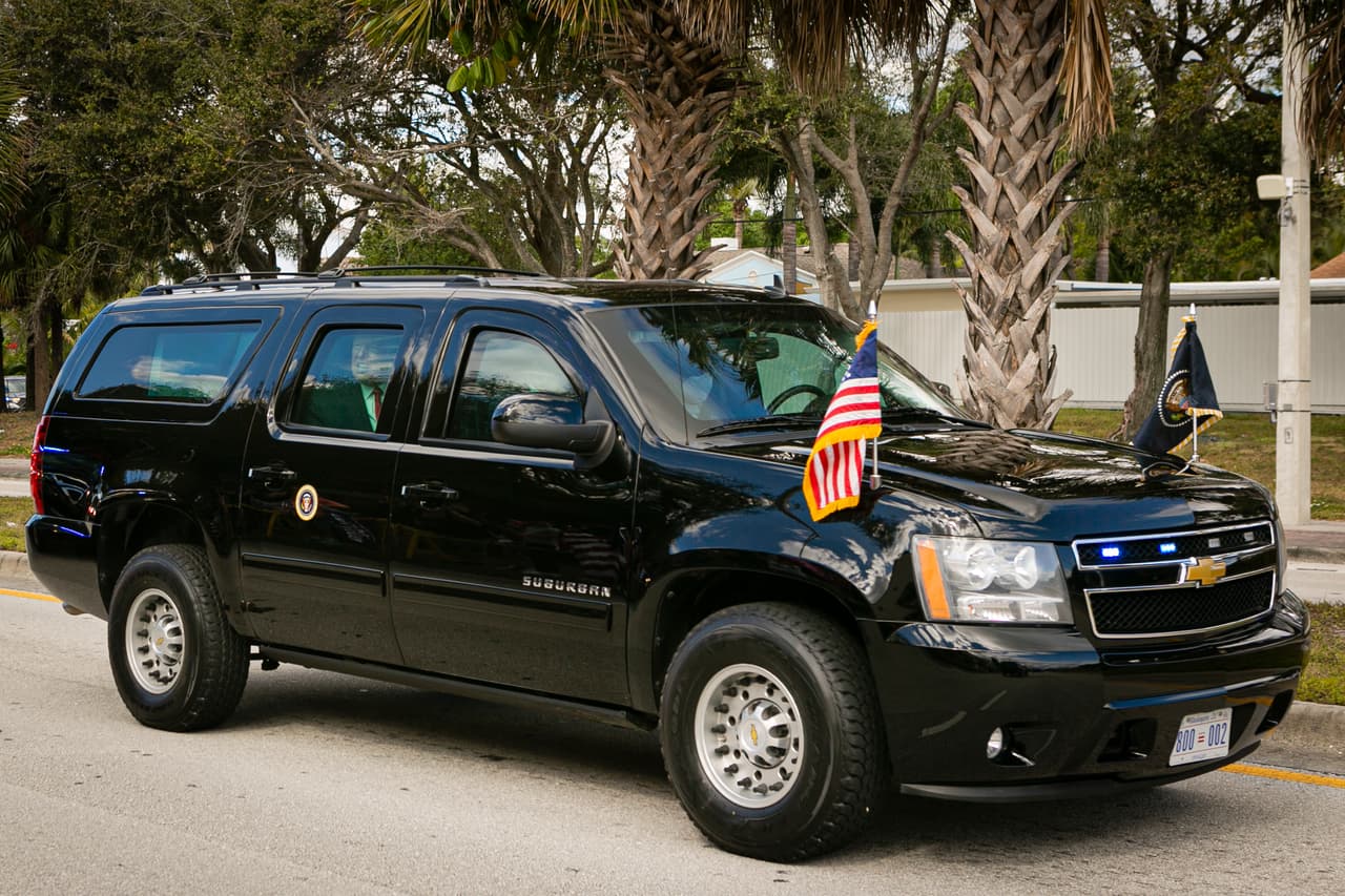 Jorge Córdoba, un vecino del condado del sur de Florida se preguntó: 
<b>"¿Por qué él, teniendo tanto dinero, viene a complicar la situación aquí? </b>¿Por qué si esto va a ser para complicar la situación a todos los que vivimos aquí".