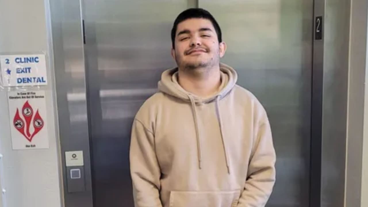 Revelan videos de cámaras corporales de policías que dispararon a hispano con autismo: el joven murió