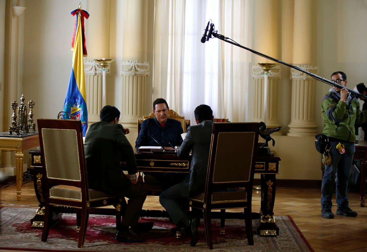 Rodaje de uno de los capítulos de la serie "El Comandante", en Bogotá en enero de 2017.