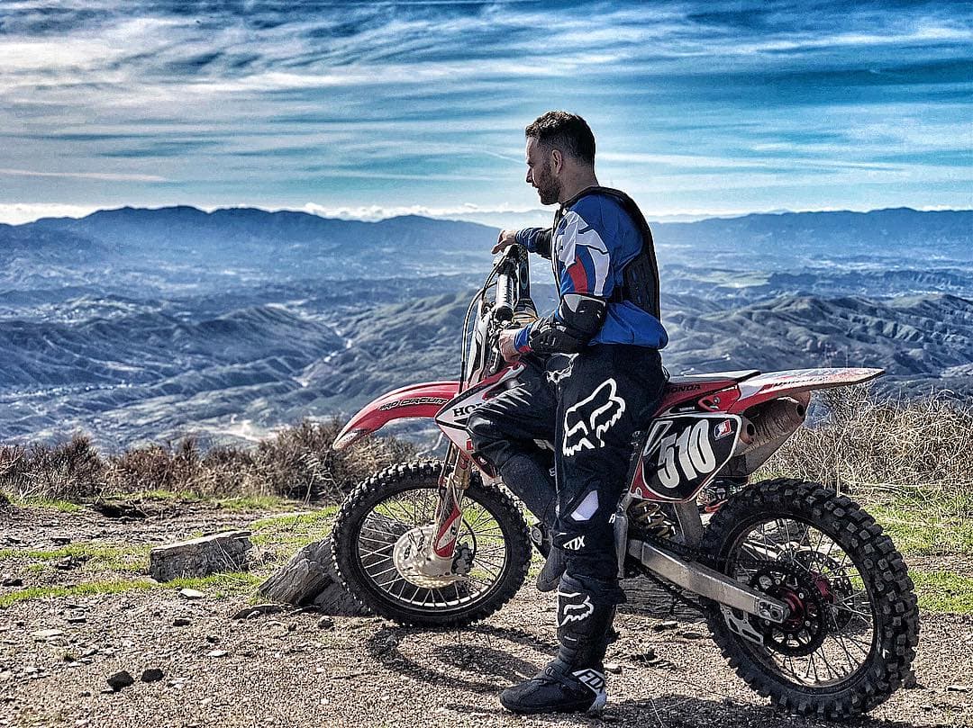 "Sin gran expectativa, sino viviendo el presente y fluyendo con lo que va pasando tanto en el trabajo, como en lo personal", aseguró el actor.