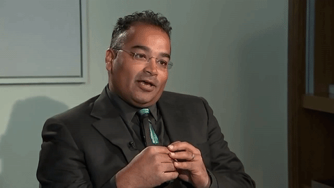 Los temas que incomodaron al intérprete de 'Iron Man' fue su abuso con las drogas y la cárceln tiempo pasado. Pero la incomodidad de Downey se acrecentó cuando el periodista le preguntó por la relación con su padre. Fue en ese momento que Robert se levantó y se retiró del lugar.